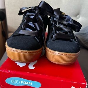 Puma Vikky Platform Ribbon (Women’s 8)